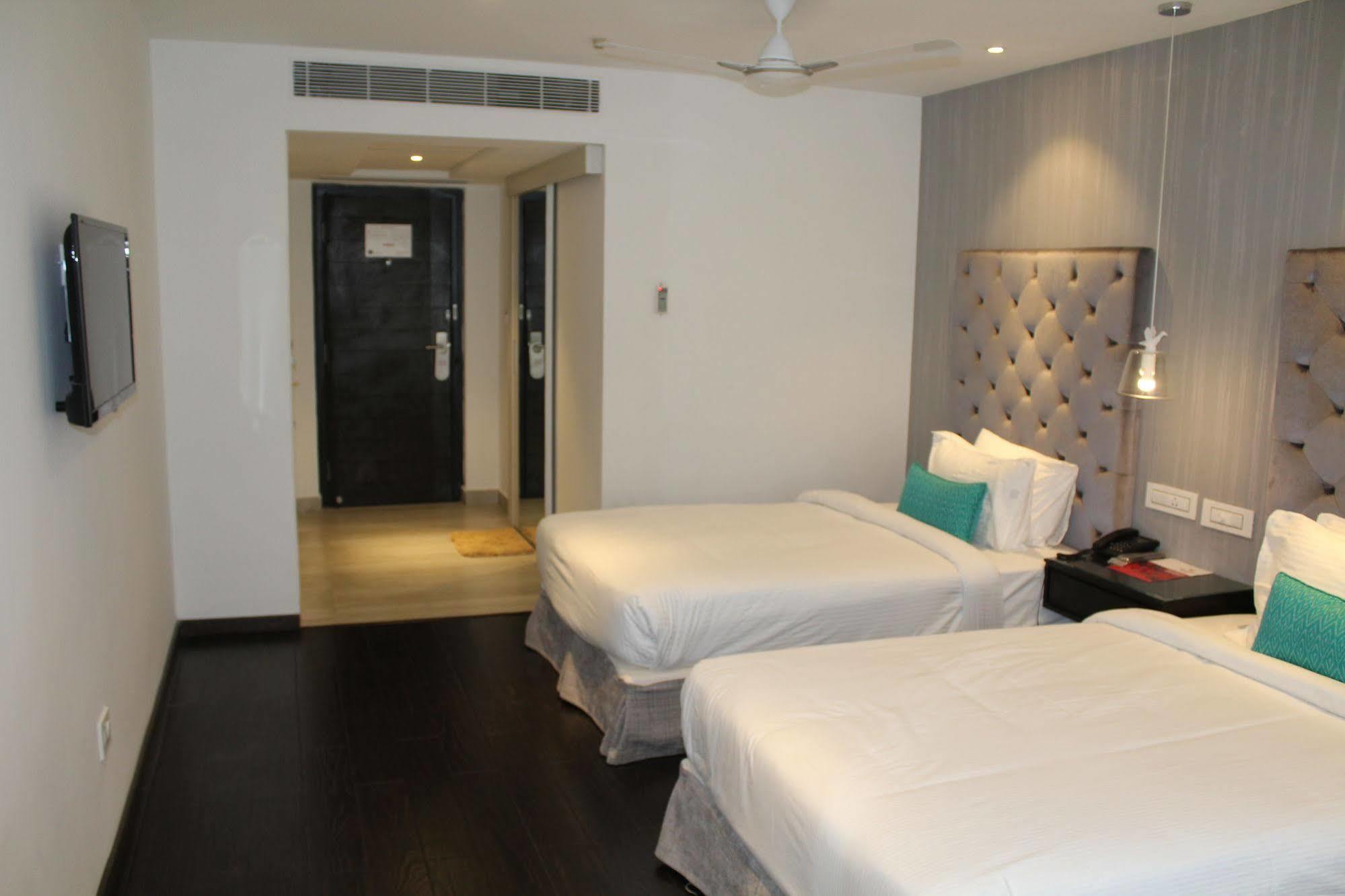 Hotel Deccan Serai, Hitec City, Hyderabad Exterior foto