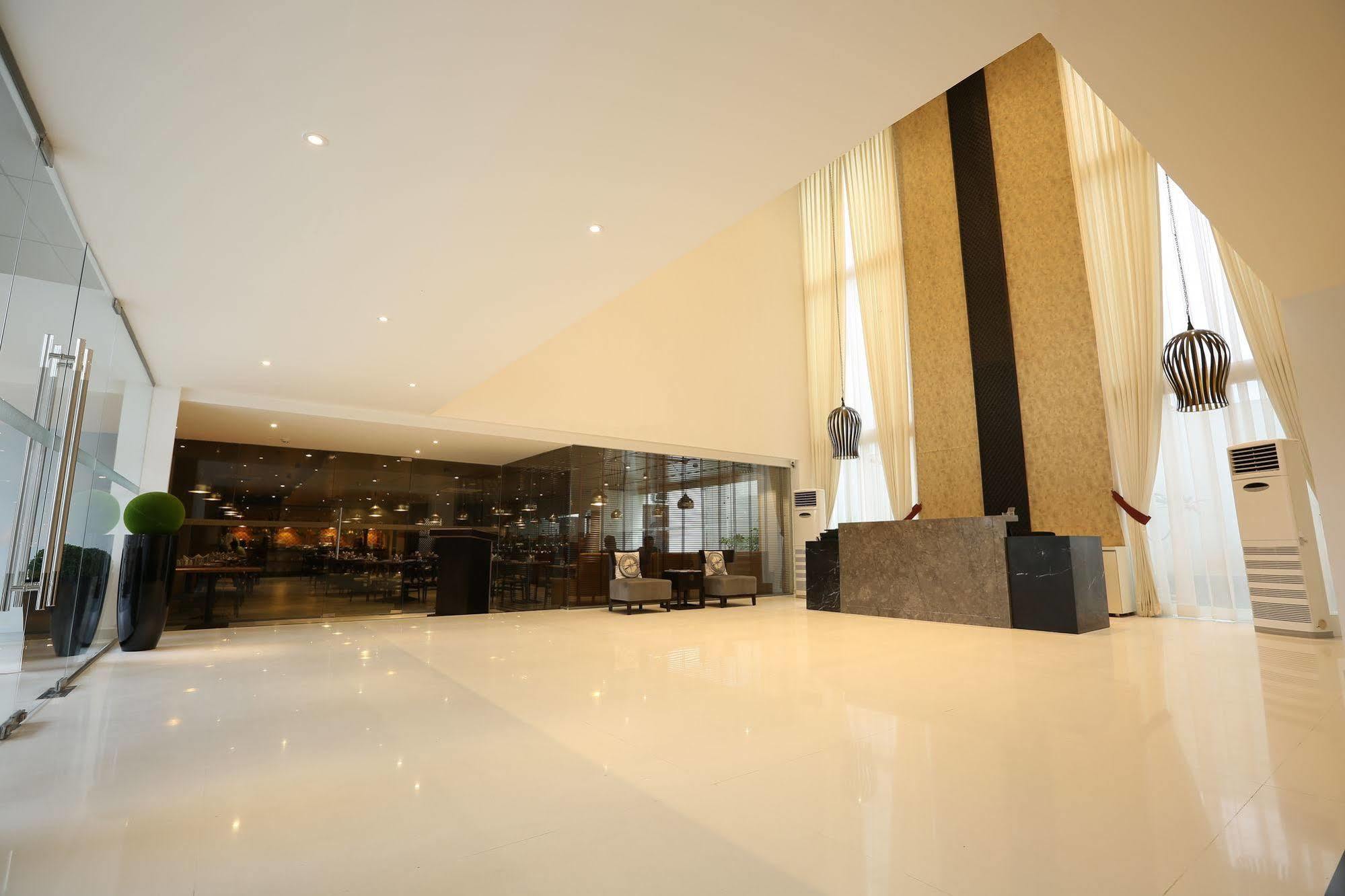 Hotel Deccan Serai, Hitec City, Hyderabad Exterior foto
